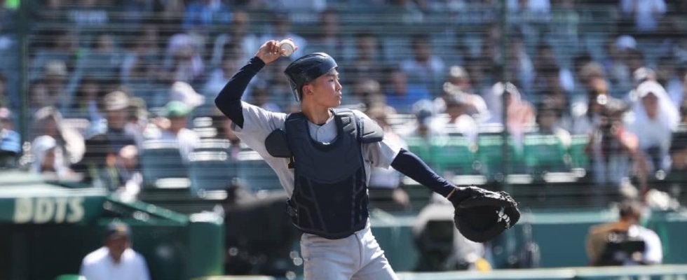 仙台育英スーパー1年生捕手の巧みなキャッチングにSNSでも絶賛の声が溢れる【夏の甲子園】