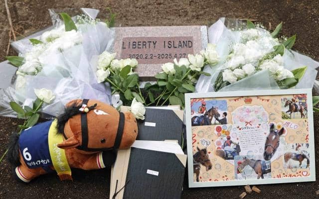 リバティアイランドの墓碑設置記念セレモニー ノーザンホースパークで行われる