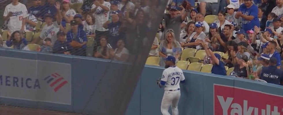 ドジャース戦中継で映った微笑ましい光景 急接近したテオファンがテンションMAXに