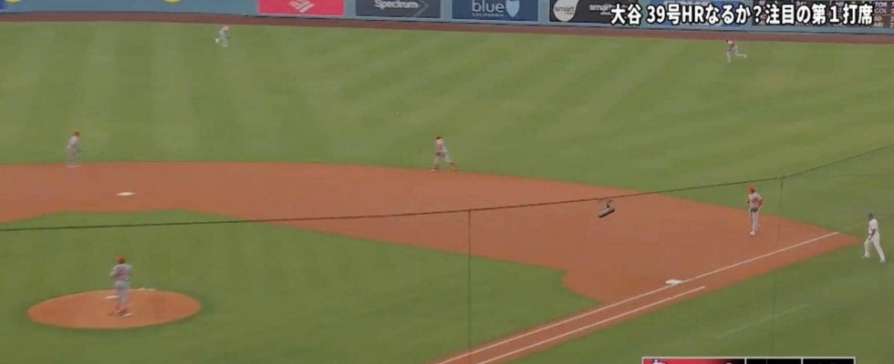 球場騒然！大谷翔平、爆速打球で“想定外のハプニング”「速すぎる」相手外野手の体勢がおかしくなる「ギリギリ止めた」