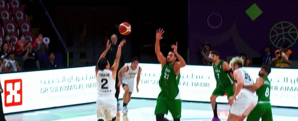 「その位置から打つか！」富樫勇樹、“美しすぎるディープスリー”を炸裂「たまらん！」残り３秒で決めた長距離砲にファン歓喜【バスケ日本代表】