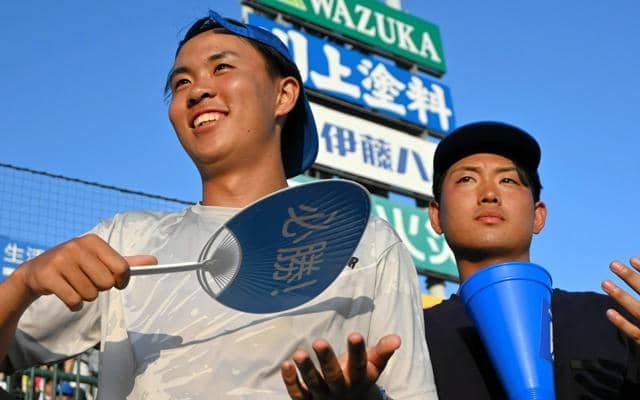 開幕試合で惜敗の小松大谷、昨夏のエースと主将もアルプス席から声援