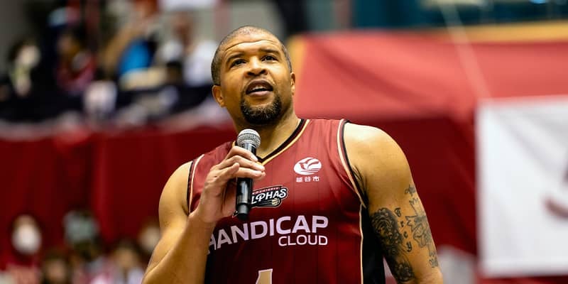 ジェフ・ギブス氏が越谷のサポートコーチ就任…クラブは「選手のメンタルケア」や「コーチと選手との橋渡し」を期待