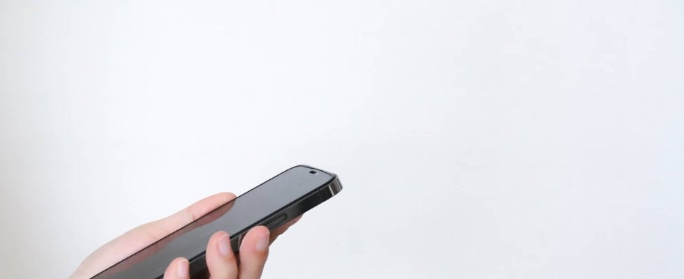 既婚男性の不倫、49%が「マッチングアプリ経由」。約3割は既婚者であることを伝えず