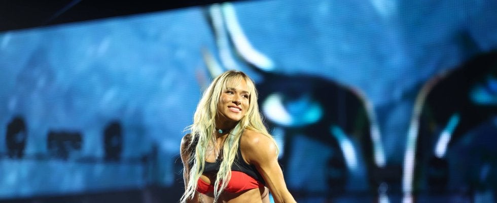 「まるで彫刻」“元体操”美女レスラー、美ヒップ＆バキバキ腹筋が見事な自撮りショットが大バズり「完璧な肉体だ」