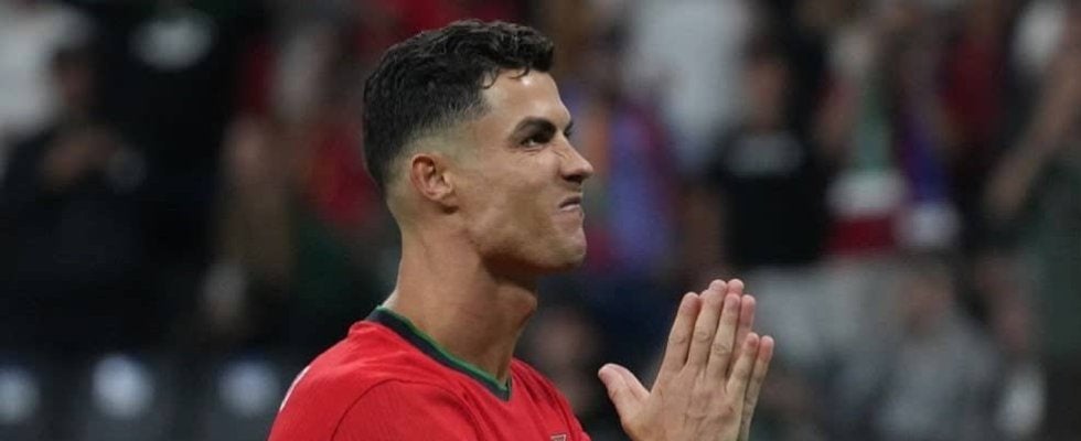 C・ロナウド、水着姿の美人パートナーと豪華クルーザーでオフ満喫！大海原ジャグジーに｢美しいカップル｣｢最高なふたり｣の声