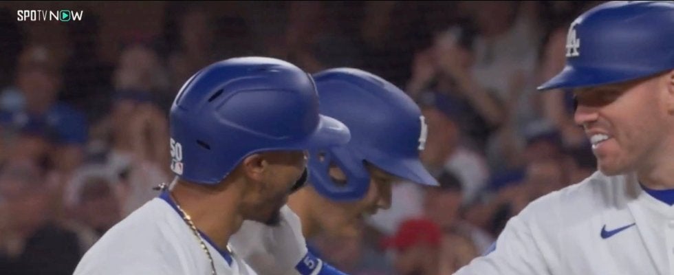 ベッツ逆転弾で大谷翔平も吠えた！ “MVPコンビ”の信頼関係滲む光景に「ベッツ迎える大谷の顔泣けた」SNS上も感涙