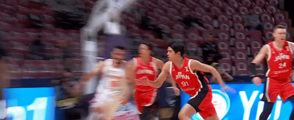 「どこがファウルだ！」バスケ日本代表選手が“悲劇の判定”で唖然「フラストレーション溜まるよね…吹かないでほしい」解説陣も嘆き