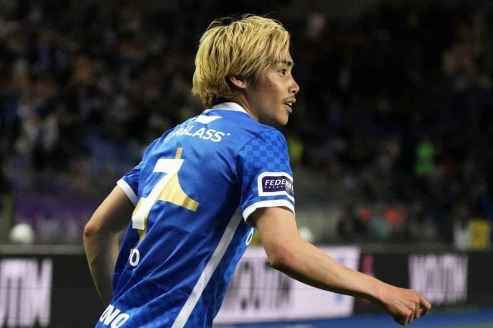 伊東純也　ユニフォーム　ゲンク　M L 日本代表　サッカー 日本代表MF伊東純也3年ぶりゲンク復帰、背番号10ユニフォーム姿