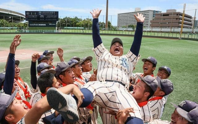 選手とつかんだ甲子園、昔より楽しめた　東大阪大柏原の土井健大監督