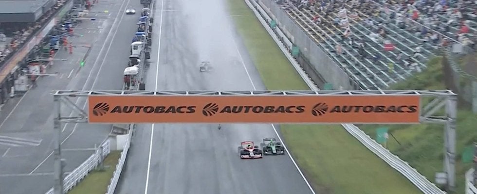 F1リザーブの岩佐が「ぶつけにいく位の気迫で」 初V決めた“鉄壁ブロック”の瞬間「1コーナーでのバトルが鍵だった」