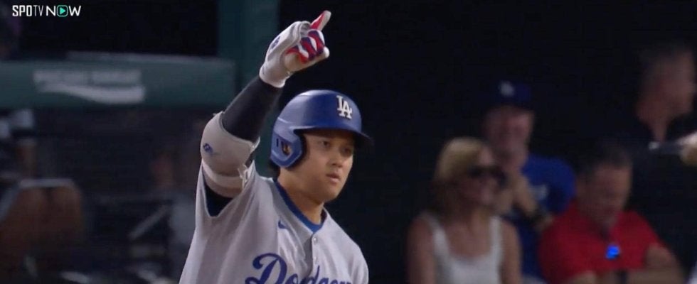 大谷翔平の43号でベンチがテンションMAXに「お辞儀」「ひまわりの種」「デコピン」フルコースのお出迎え