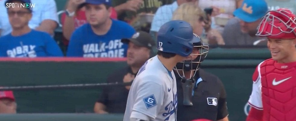 大谷翔平が“ポンッ” なつかしき元相棒との再会…中継カメラが捉えた微笑ましい光景