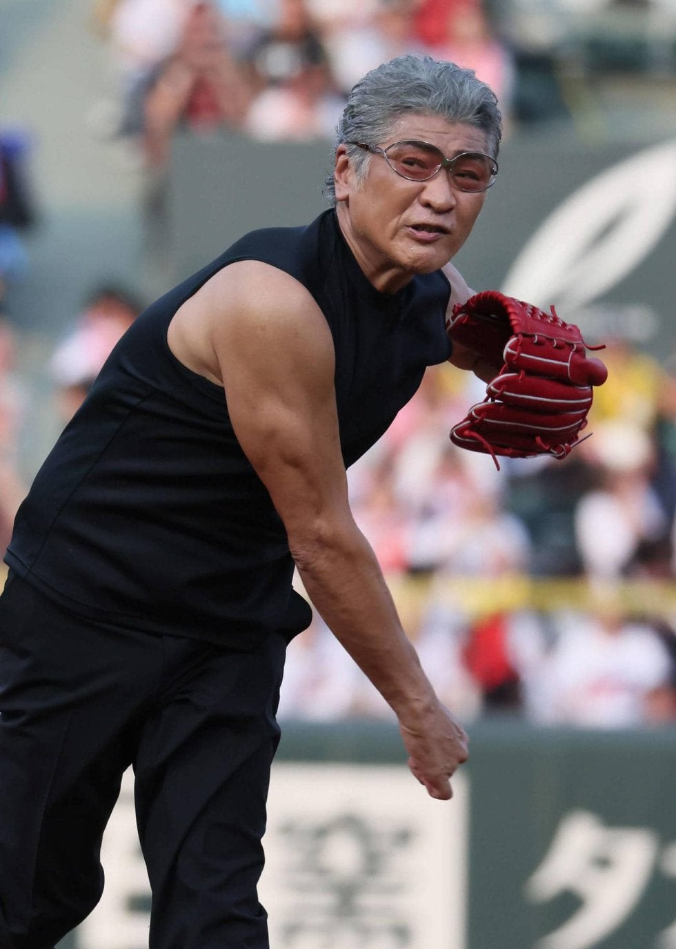 広島】始球式103キロ！59歳吉川晃司「もし70まで歌っとったら