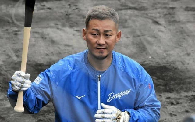 中日の中田翔が今季限りで引退　「満足するスイングできなくなった」
