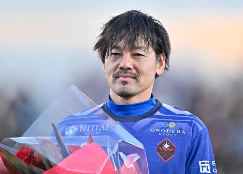 噂の日本代表レジェンド松井大輔の｢まるで曲芸｣神技リフティング弾に