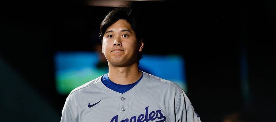 大谷翔平の「この姿を見れるのが幸せ」　勝利直後の“ルーティン”…カーショーと「仲良く」