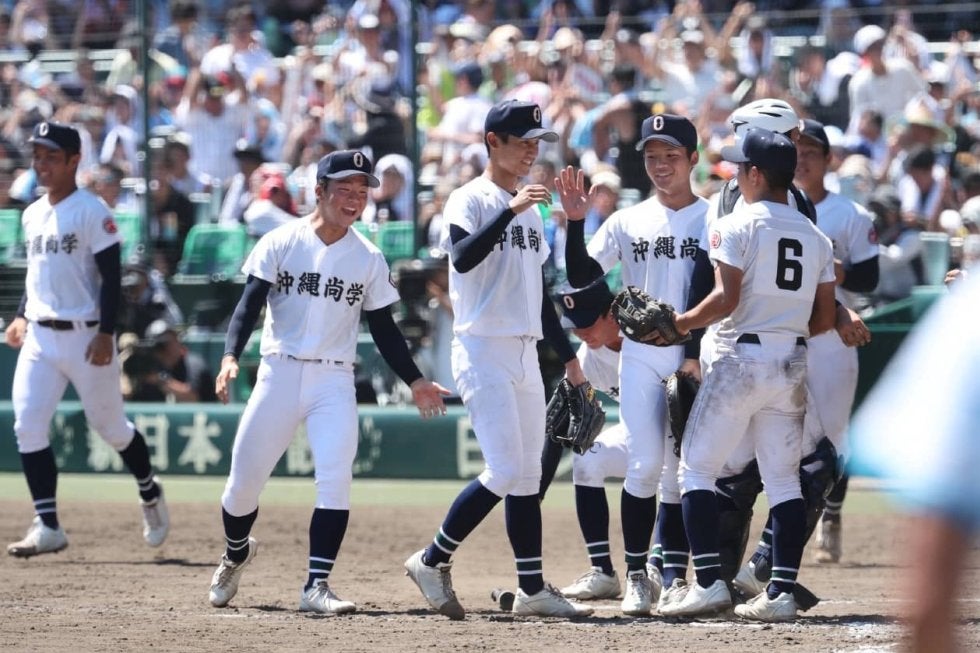 沖縄尚学の快進撃で国道から車が消える、異例の飛行機増便！沖縄県民は15年前の興南以来の現象に興奮！