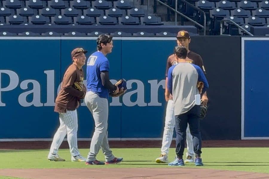 大谷翔平、ダルビッシュ有らとトーク　爆笑や見守る前でキャッチボールも…和やか一コマ