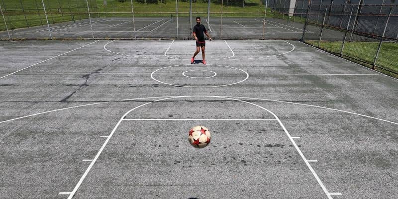 NBA選手からの”華麗なる転身”…ロシアで「史上最も背の高いサッカー選手」が誕生