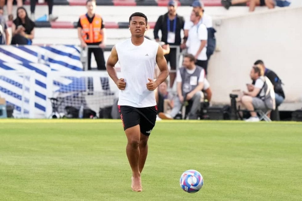 ｢タイミングもコースも完璧｣日本代表MF藤田譲瑠チマが“絶妙な長距離スルーパス”！ブンデス初アシストに｢柴崎の後継者に｣米国遠征も期待