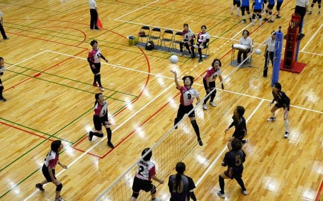 ママさんバレーながつき大会、50歳以上の7チーム80人が熱戦