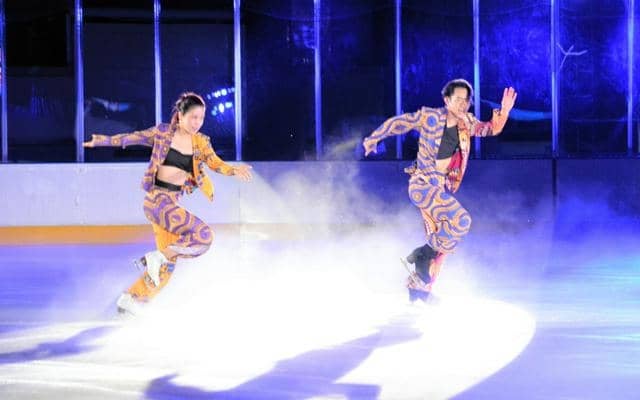 東京辰巳アイスアリーナ開業、高橋大輔さんらが祝う　水泳の聖地改修