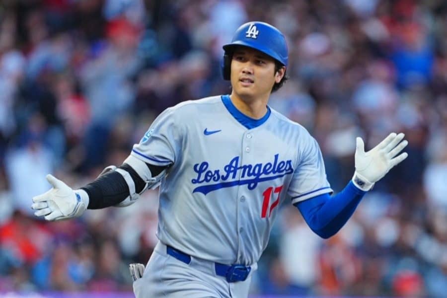 大谷翔平　新聞記事　14部 大谷翔平 ドジャース 4/7中日スポーツ 新聞記事 - メルカリ