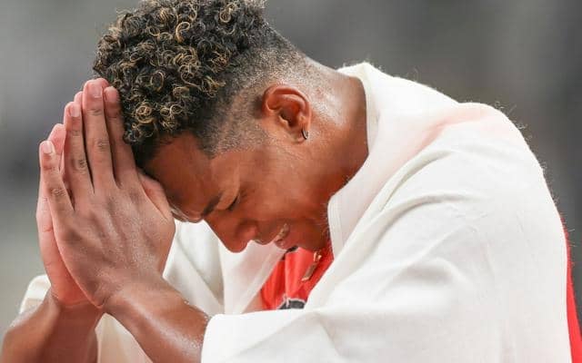 「何が足りなかったんだろう」　トラックに崩れ落ちた村竹ラシッド