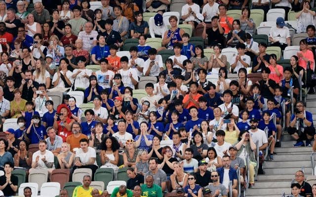 子どもに世界陸上気分を　国立競技場で陸上教室、被災地の子を招待