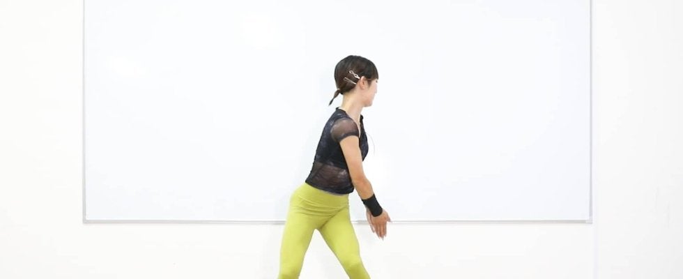 【1日1分】超シンプル「立ち腹筋」で、わき腹がギュッと締まる