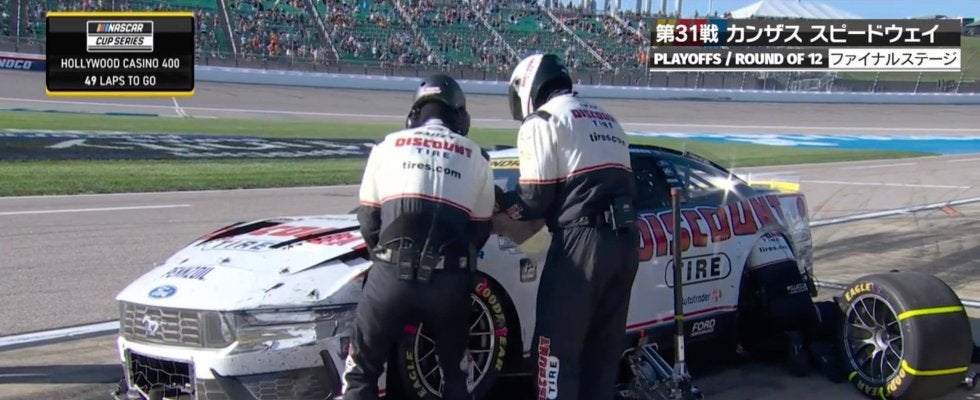 F1ではあり得ない！？ クラッシュしたマシンを「何がなんでも」直したい→驚きの光景に「出ましたね」実況は“驚かなかった”意外な手法