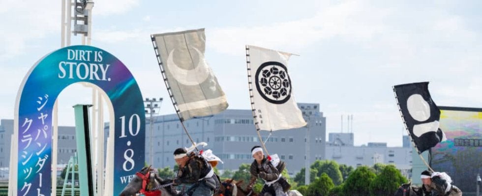 TCKで相馬野馬追「甲冑競馬」を開催、勇壮な甲冑競馬が大井競馬場を駆け抜ける