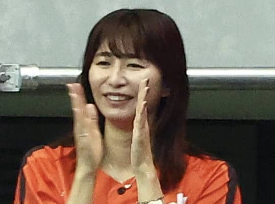 バレー大友愛さん、ドイツデビュー戦でMVPの長女・秋本美空を会場で祝福