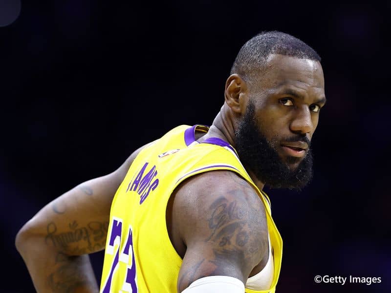 レブロン・ジェームズ アレクサンダー2つ 遂に引退宣言か…レブロン・ジェームズが「第二の決断」と題した重大