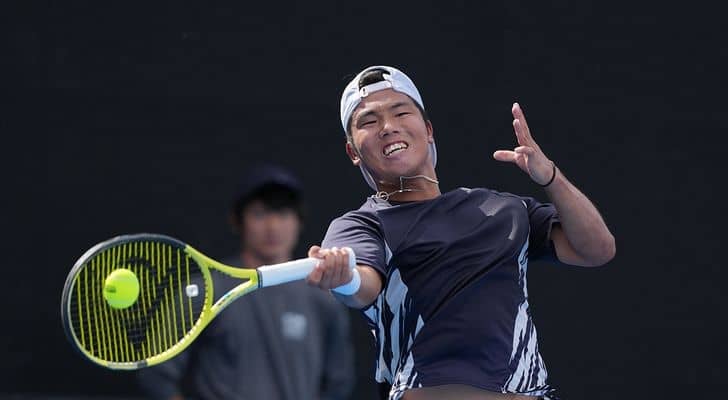 第100回「全日本テニス選手権」の2日目、男子では第1シードの磯村志らが2回戦へ