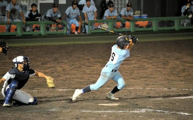 近江、滋賀学園を延長十回で破る　高校野球滋賀県大会　準決勝