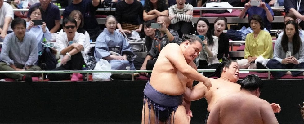 横綱豊昇龍「横綱五人掛かり」に動じず観客驚き　幕内５人撃破も「疲れた」と苦笑い