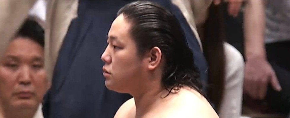 「まるで別人」「小顔が際立つ」グッズ“即”売り切れの人気力士、初お披露目の“髷姿”にファンざわめき