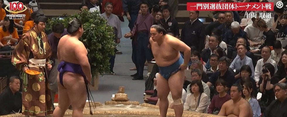 「あんなの絶対にできない」人気力士の“美四股”に親方驚き 「垂直じゃん」「魅せる四股」