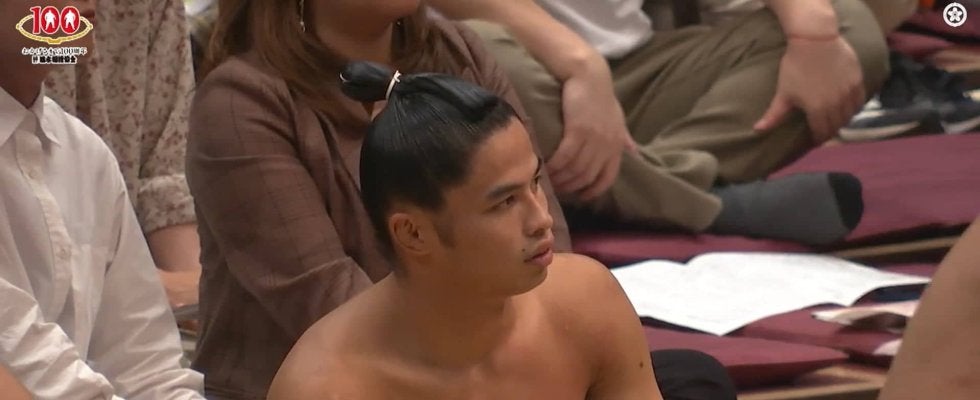 「僕より軽い」「俳優さんみたい」イケメン“細マッチョ”力士に騒然 五輪メダリストもファンも驚き