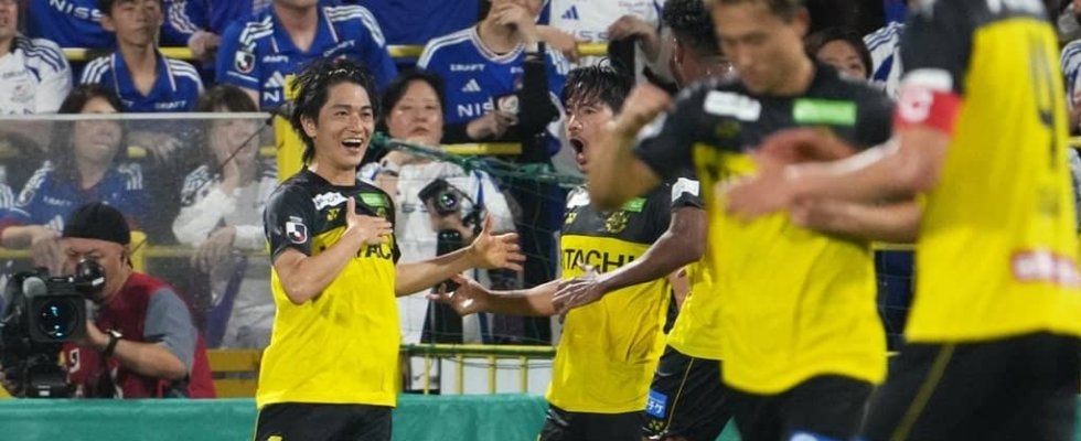 日向坂46も登場！優勝を狙うも｢4試合引き分け｣の柏、降格圏と｢勝ち点で並ぶ｣マリノス、負けられない一戦は｢皆さんの意見を聞きたい｣大島監督が訴える結果に