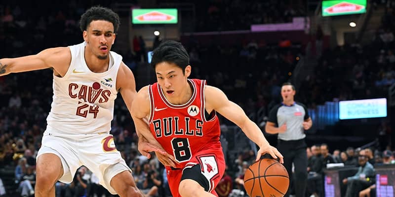 現地メディアが称賛「ユウキは純粋なポイントガード」…ブルズのプレシーズン初戦で河村勇輝が見せた存在感