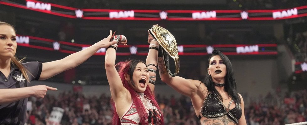 「オーラがすごい」人気日本人女子レスラー、季節を楽しむ“ゴージャス私服”ショットに反響…ギャップ全開の姿が「美しい」