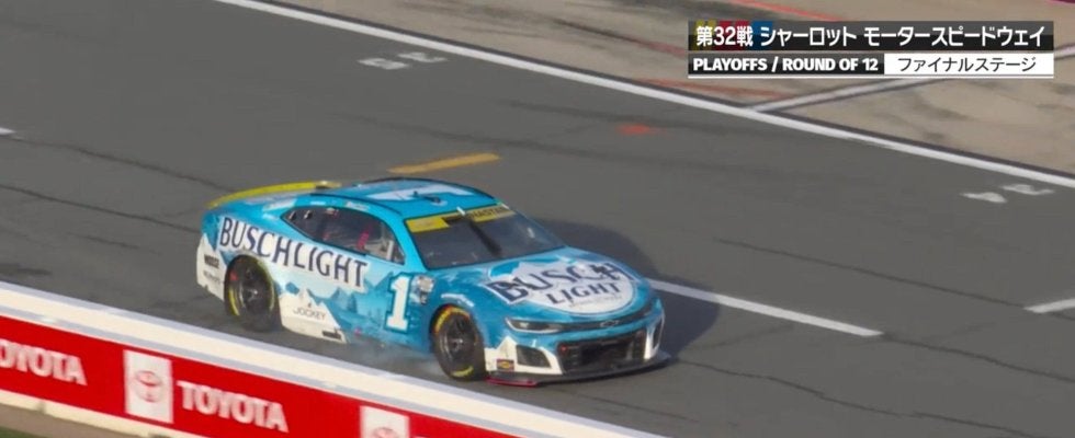 ピットレーンで「速すぎた！」 痛恨の“スピード違反”に感情剥き出し…ドライバーがステアリングを何度も叩き「怒ってる」