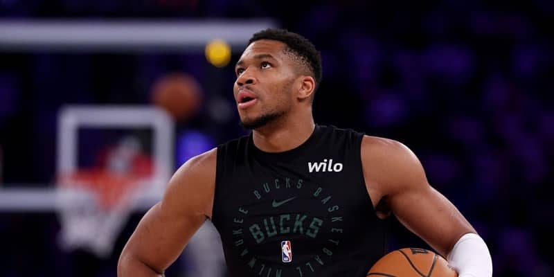 米メディアの“トレード交渉”報道にヤニスが反応「僕はここにいる。余計なことは気にしない」