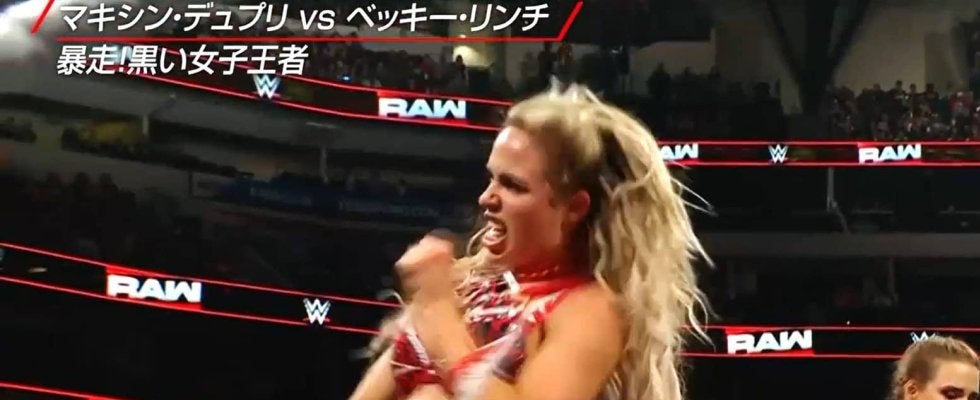 「脱ぐんかい！」元チアの“網タイツ”美人レスラー、気合の所作に「セクシーだ」ファン騒然