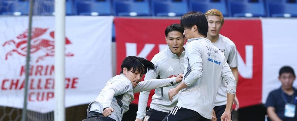 【日本代表】上田綺世「９」から異例背番変更「父に憧れ、まねして18番」父は独レジェンドFW好き