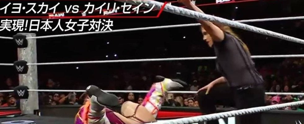 「レフェリー止めろよ」日本人女子レスラー、米マットで“狡猾”アシストが波紋 「レフェリーが一番の敵」ファンも怒り