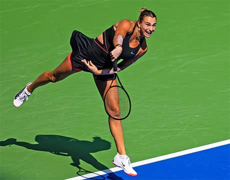  世界1位 接戦続きの強敵に快勝し4強 